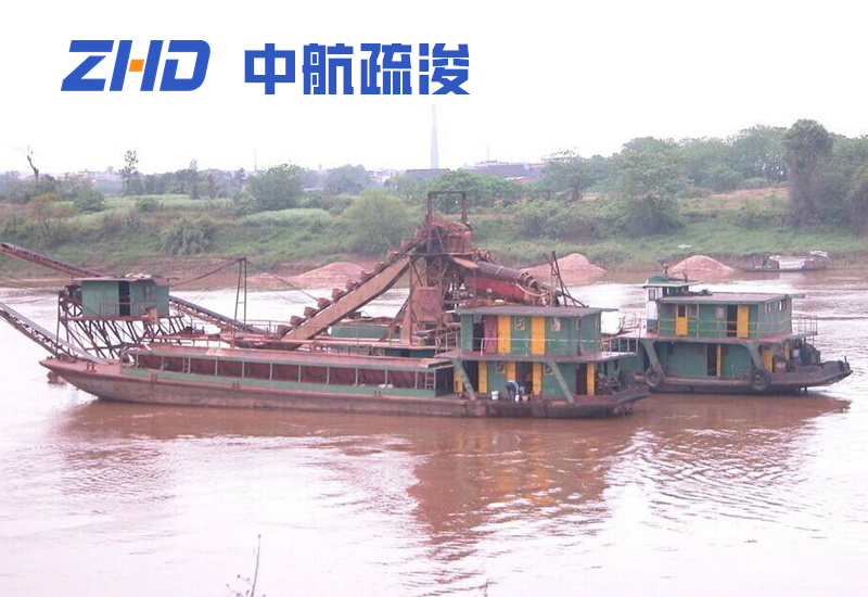 链斗式挖沙船